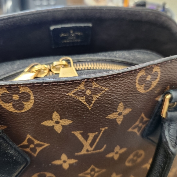 Louis Vuitton Alma B'N'B - Picture 14 of 15